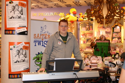 gal/2010/2010 Saitentwist Mayersche Duesseldorf 20.03/2010 Saitentwist Mayersche Duesseldorf 20.03. 017.jpg